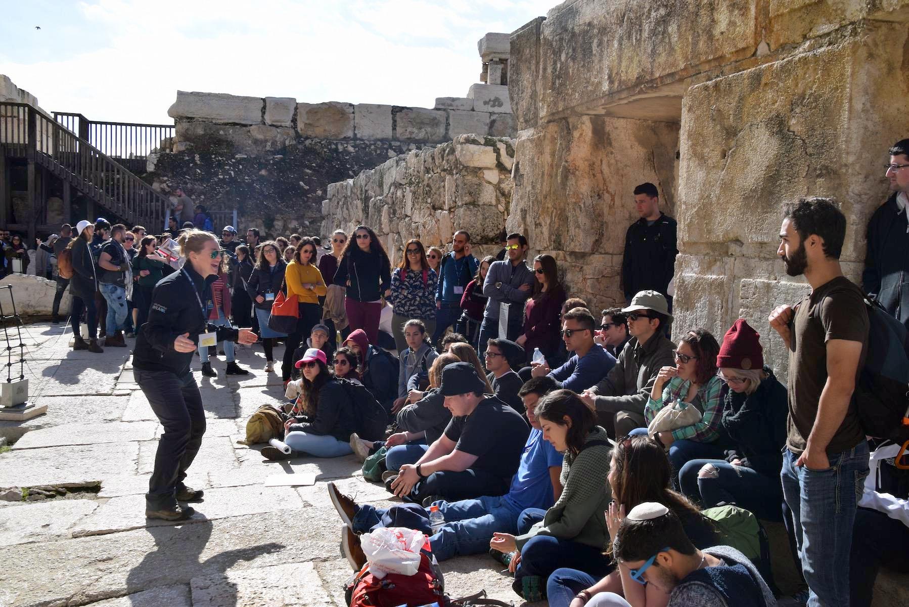 how much do you tip tour guides in israel